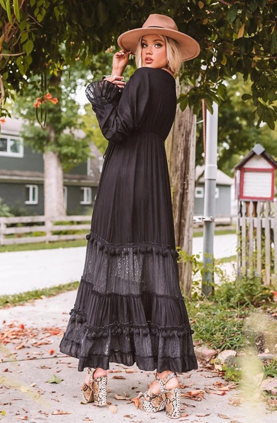 Twilight Gypsy Ruffle | Bohemklänning med Brodyr & Volang