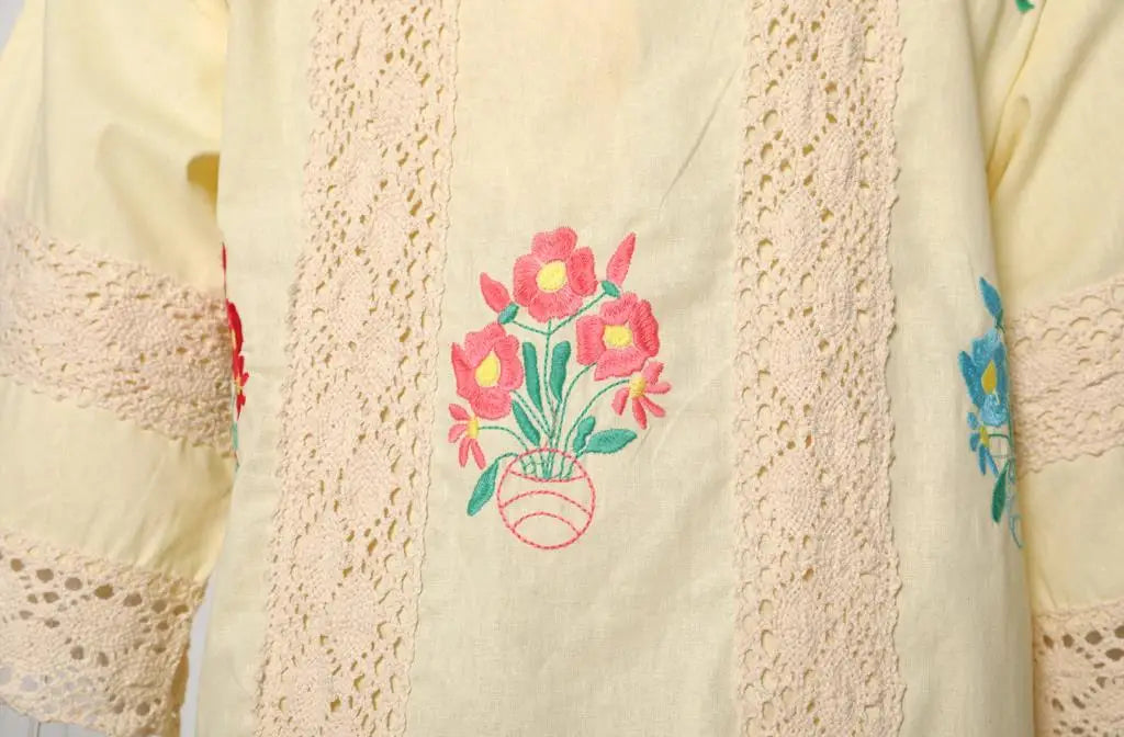 Vintage Floral | Broderad Linneklänning