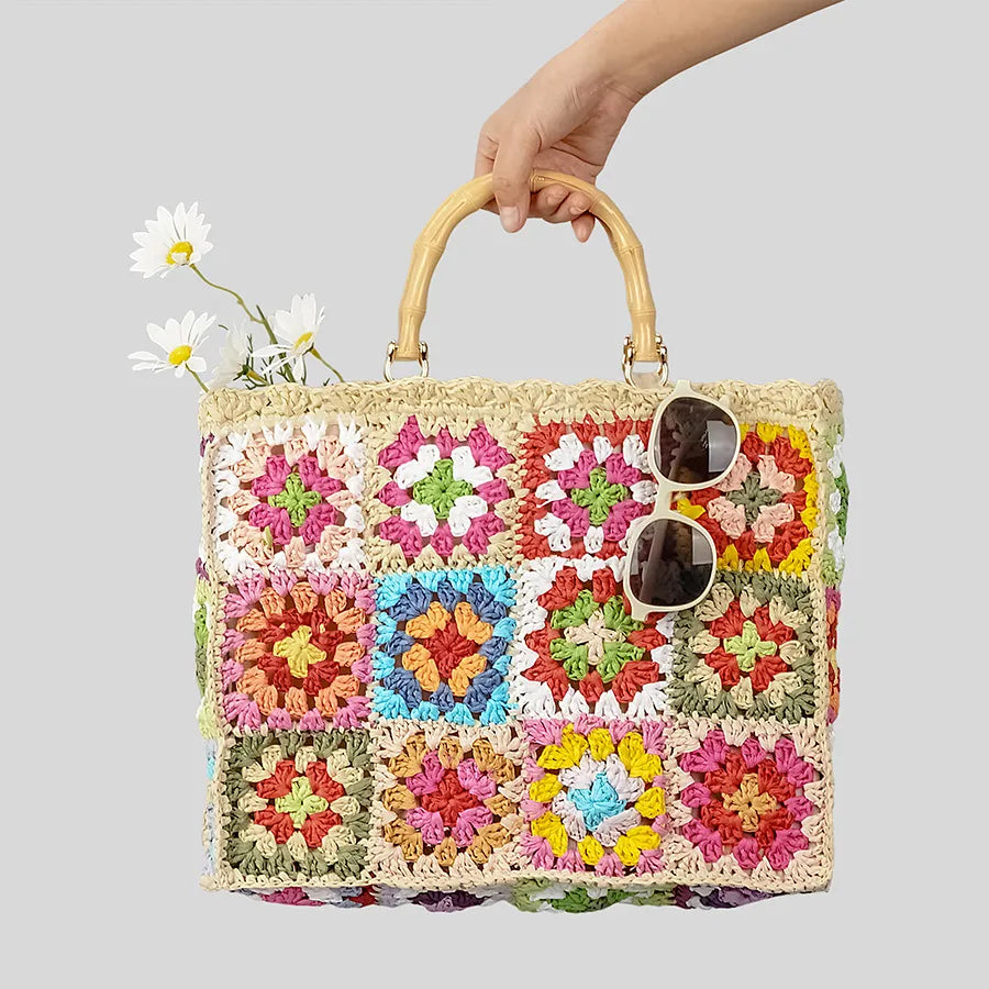 Blumige Glückseligkeit | Handtasche aus Bambusstroh 