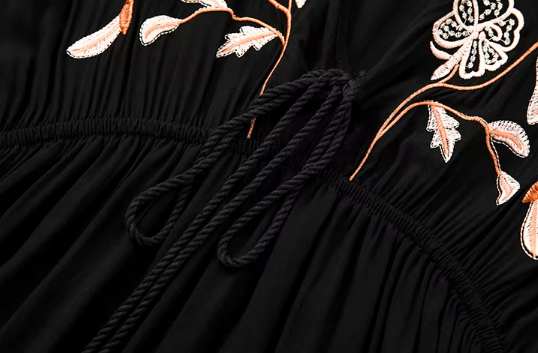 Twilight Gypsy Ruffle | Bohemklänning med Brodyr & Volang